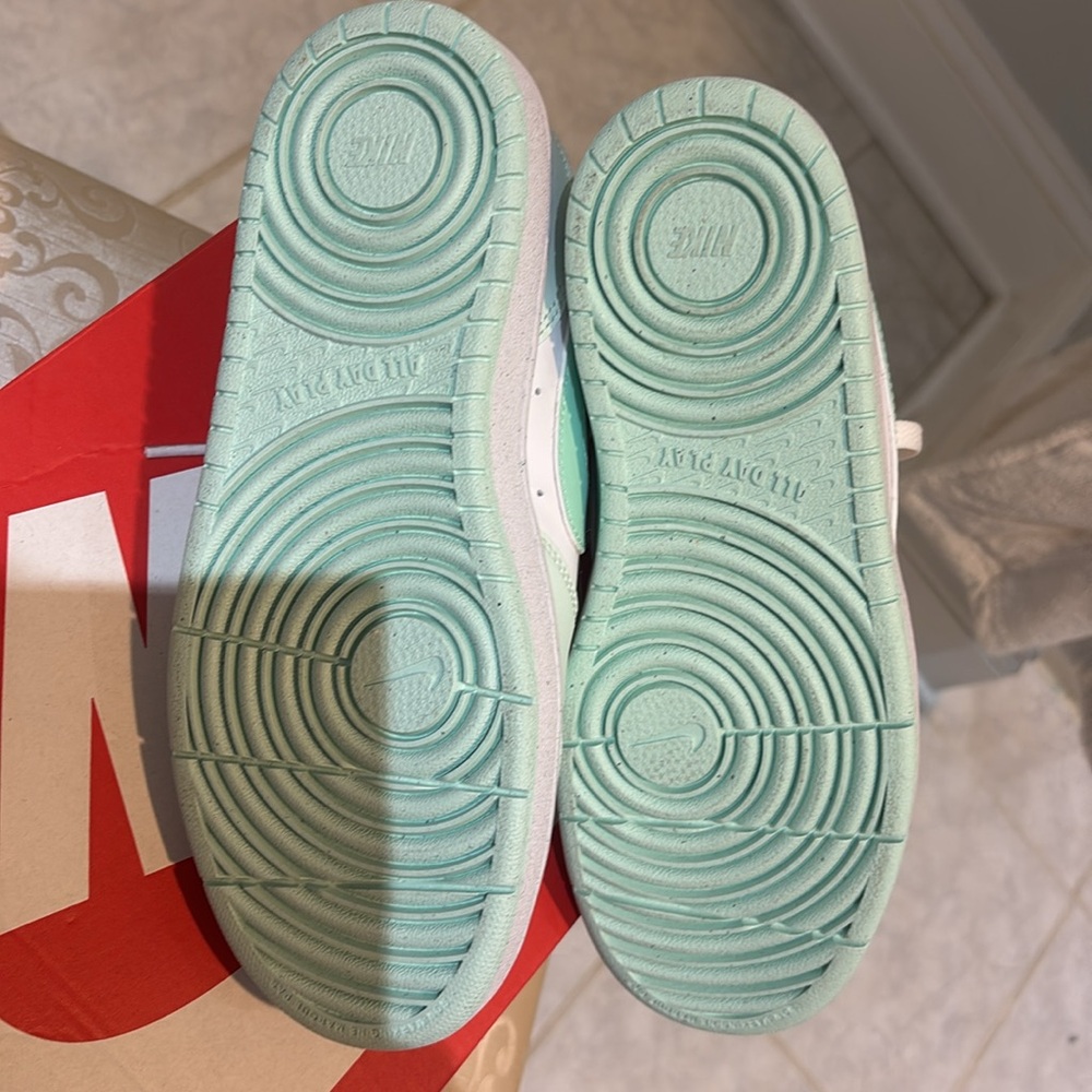 Nike Court Borough Low Recraft GS. Size 5Y fits like a narrow women’s 7. - Picture 4 of 5